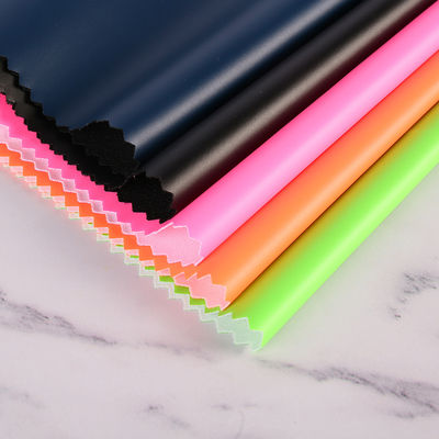 Pelle in PU bianca per indumenti 54/55' di larghezza