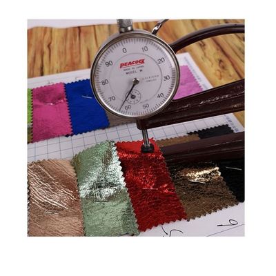 Pvc grano di coccodrillo tessuto di cuoio sintetico in rilievo estensione impermeabile per il portafoglio scarpe portatili borsa da sofà mobili uso