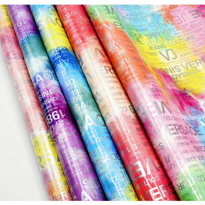 PU Lettere arcobaleno Stampa rivista Disegno cuoio sintetico impermeabile Tessuto di cuoio finto per borsa da bagaglio Mobili cosmetici/sofà 8