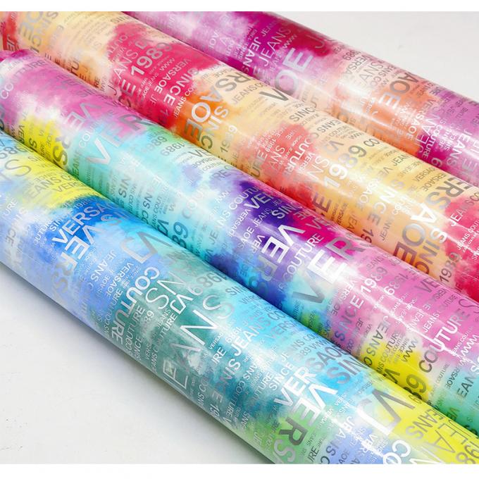 PU Lettere arcobaleno Stampa rivista Disegno cuoio sintetico impermeabile Tessuto di cuoio finto per borsa da bagaglio Mobili cosmetici/sofà 9